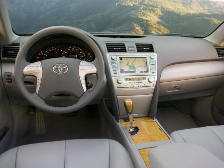        Toyota Camry  Toyota Avensis